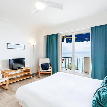 Soleia - Spacious 3p - Beachfront - Parking דירה מנטון