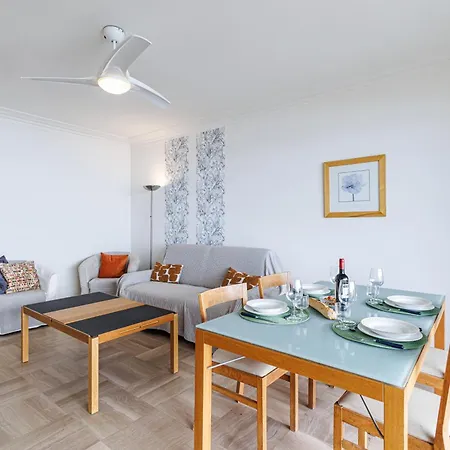 Soleia - Spacious 3p - Beachfront - Parking מנטון