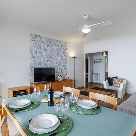 דירה Soleia - Spacious 3p - Beachfront - Parking מנטון