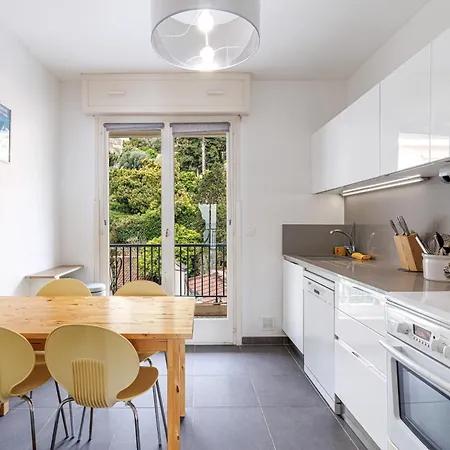 Soleia - Spacious 3p - Beachfront - Parking דירה