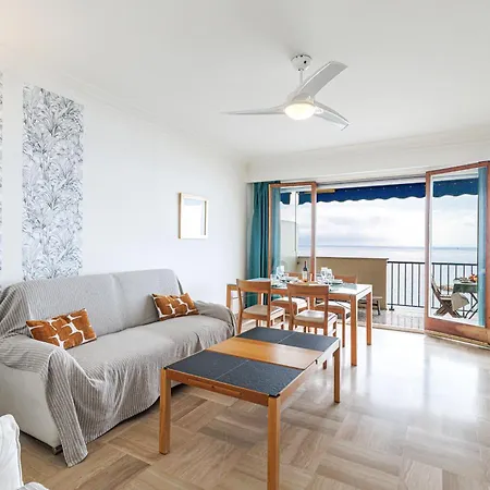 Soleia - Spacious 3p - Beachfront - Parking דירה