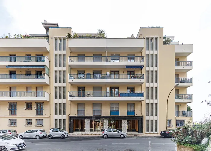 Soleia - Spacious 3p - Beachfront - Parking Appartamento