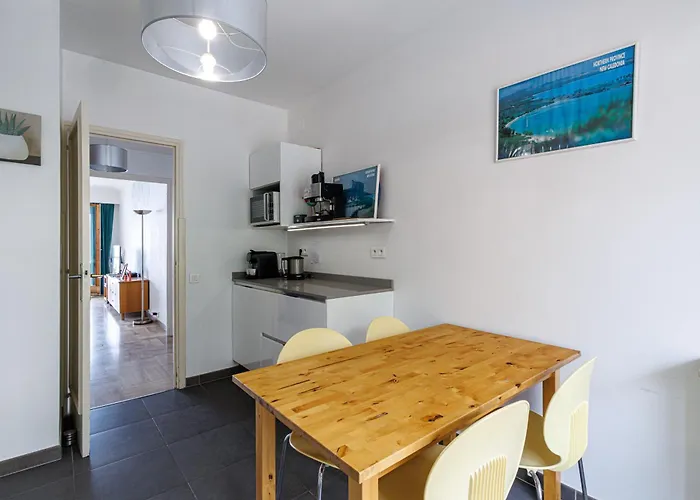 Soleia - Spacious 3p - Beachfront - Parking アパート *