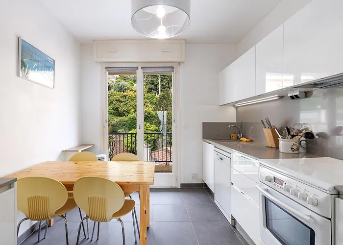 Soleia - Spacious 3p - Beachfront - Parking Appartamento